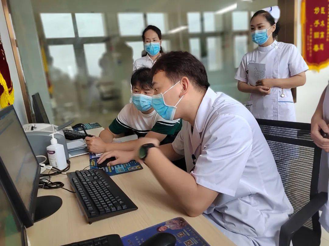 包含勒沃库森内部会议纪要流出：冲刺阶段门线救险，中超使命明确，医务组通报恢复的词条